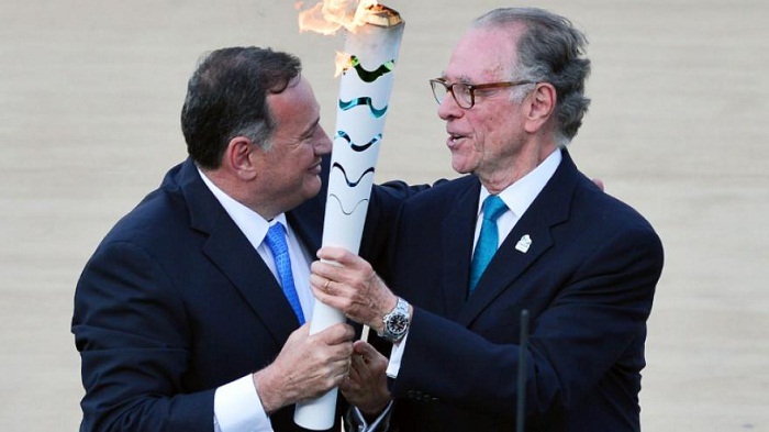 Brésil: la flamme olympique arrive, Rousseff s`apprête à partir